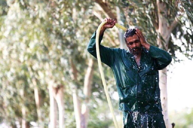 دمای هوای تهران بر روی ۳۷ درجه ماندگار است دمای هوای تهران بر روی ۳۷ درجه ماندگار است
