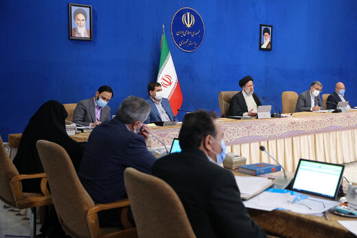 صدای روزنامه نزدیک به قالیباف هم بلند شد: تیم اقتصادی دولت هماهنگ نیست و مسئولان به همدیگر اعتراض می کنند صدای روزنامه نزدیک به قالیباف هم بلند شد: تیم اقتصادی دولت هماهنگ نیست و مسئولان به همدیگر اعتراض می کنند