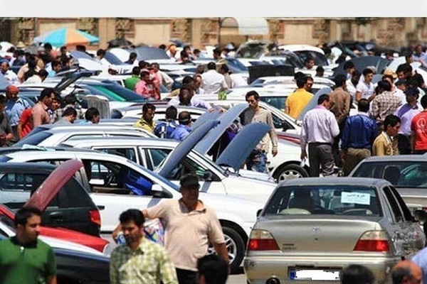 فروش هفتگی ۱۰ هزار محصول ایران خودرو در بورس فروش هفتگی ۱۰ هزار محصول ایران خودرو در بورس