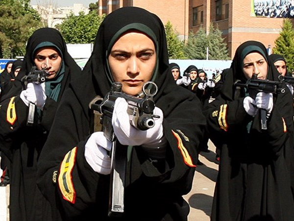 پلیس: گردان &laquo;زنان&raquo; یگان ویژه در چند مورد از حوادث و ناآرامی&zwnj;های سال گذشته در صحنه حضور داشت / در سال گذشته این یگان در ۱۰ استان مستقر بود؛ یک گردان هم در تهران مستقر است
