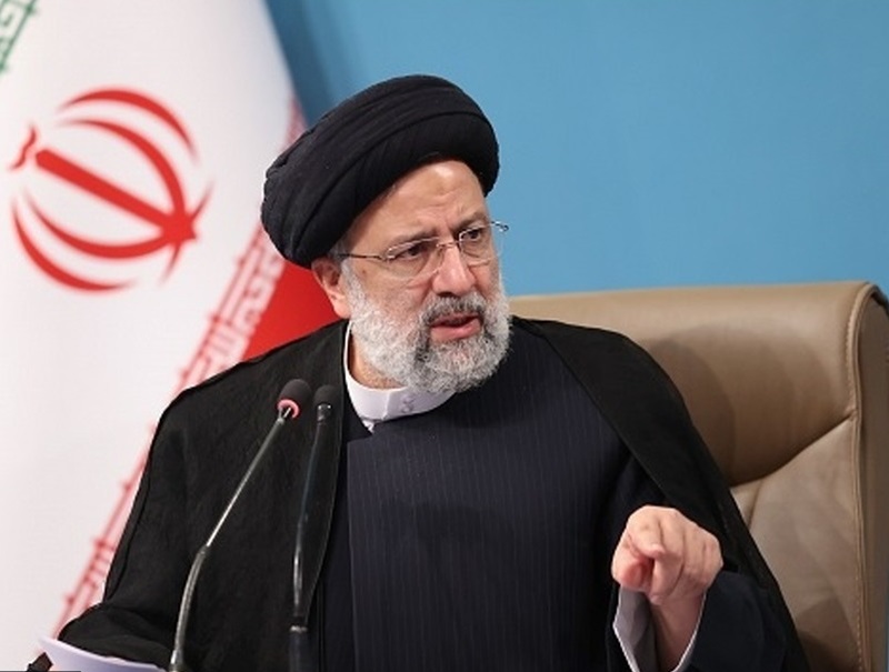 رئیسی: پرداخت ماهیانه ۴۰۰ هزار تومان به هر فرد کار سختی است، اما گامی برای رفع فقر مطلق است / بخش&zwnj;عمده ارز ۴۲۰۰ تومانی در خدمت جریان فساد و رانت بود