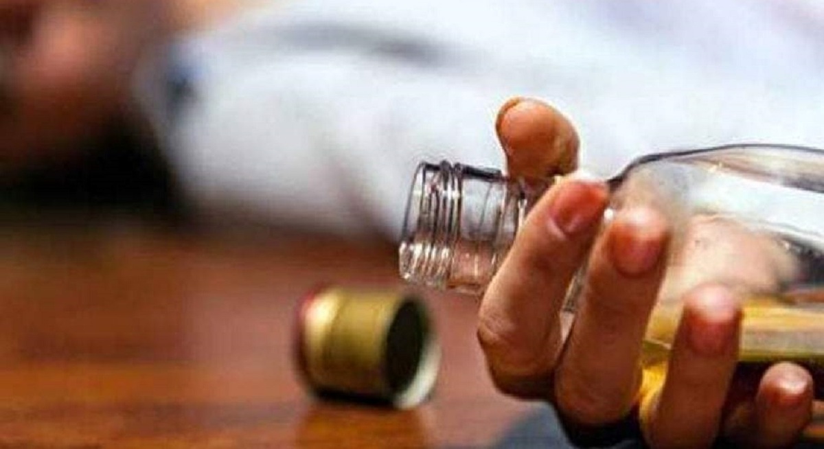 بستری ۷۶ نفر بر اثر مسمومیت با الکل در خوزستان / دو نفر فوت کردند بستری ۷۶ نفر بر اثر مسمومیت با الکل در خوزستان / دو نفر فوت کردند