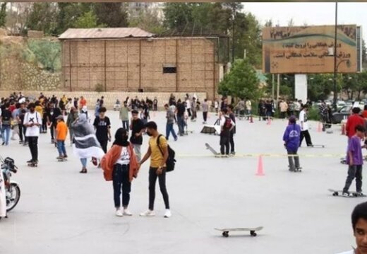 دختران شیرازی که کشف حجاب کردند ضدانقلاب نیستند/جمهوری اسلامی همیشه با بدحجابی مدارا کرده/ اما با موضوع شیراز باید برخورد قاطع کرد