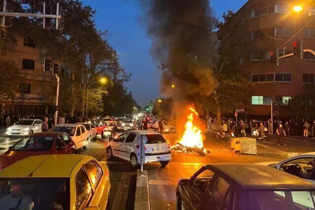 خبرگزاری دولت: کشته شدن جوانی ۲۲ساله در تجمعات ۲۴ آبان تبریز کذب است؛ او بر اثر سقوط از طبقه چهارم خانهاش جان باخته خبرگزاری دولت: کشته شدن جوانی ۲۲ساله در تجمعات ۲۴ آبان تبریز کذب است؛ او بر اثر سقوط از طبقه چهارم خانهاش جان باخته