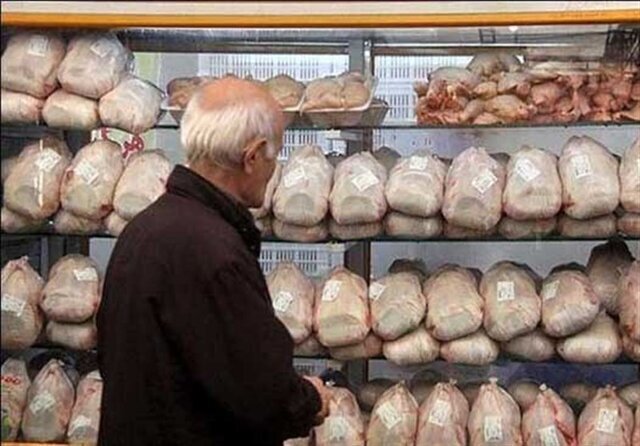 قیمت هر کیلو مرغ به ۸۴ هزار تومان رسید / رئیس اتحادیه: کیلویی ۶۳ هزار تومان است، فروش بالاتر تخلف است قیمت هر کیلو مرغ به ۸۴ هزار تومان رسید / رئیس اتحادیه: کیلویی ۶۳ هزار تومان است، فروش بالاتر تخلف است