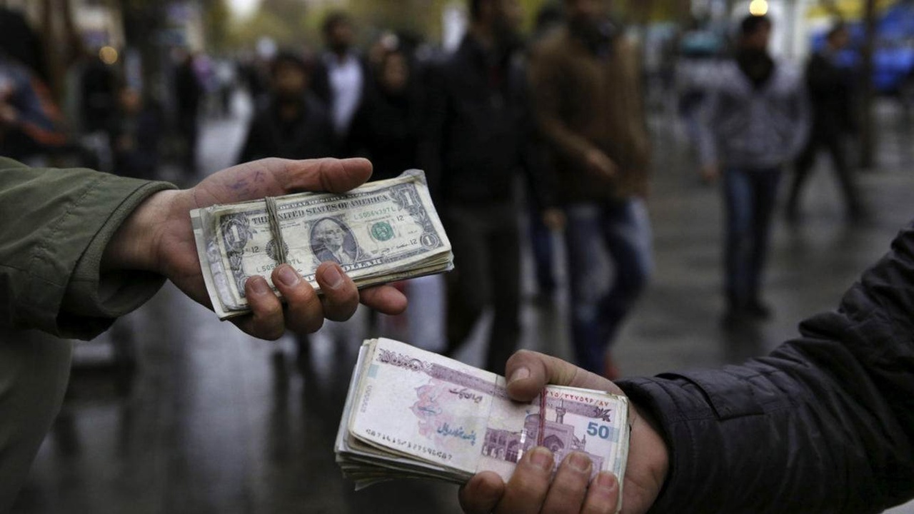 توصیه مهم برای خریداران دلار / چرا قیمت دلار در بازار آزاد نجومی شد؟