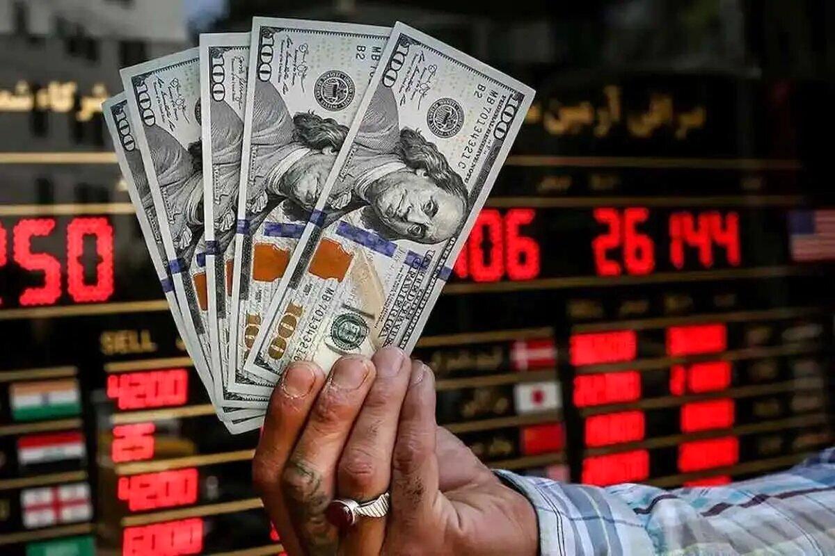 دلار به سرازیری افتاد/ استیضاح همتی دلار را پایین کشید دلار به سرازیری افتاد/ استیضاح همتی دلار را پایین کشید