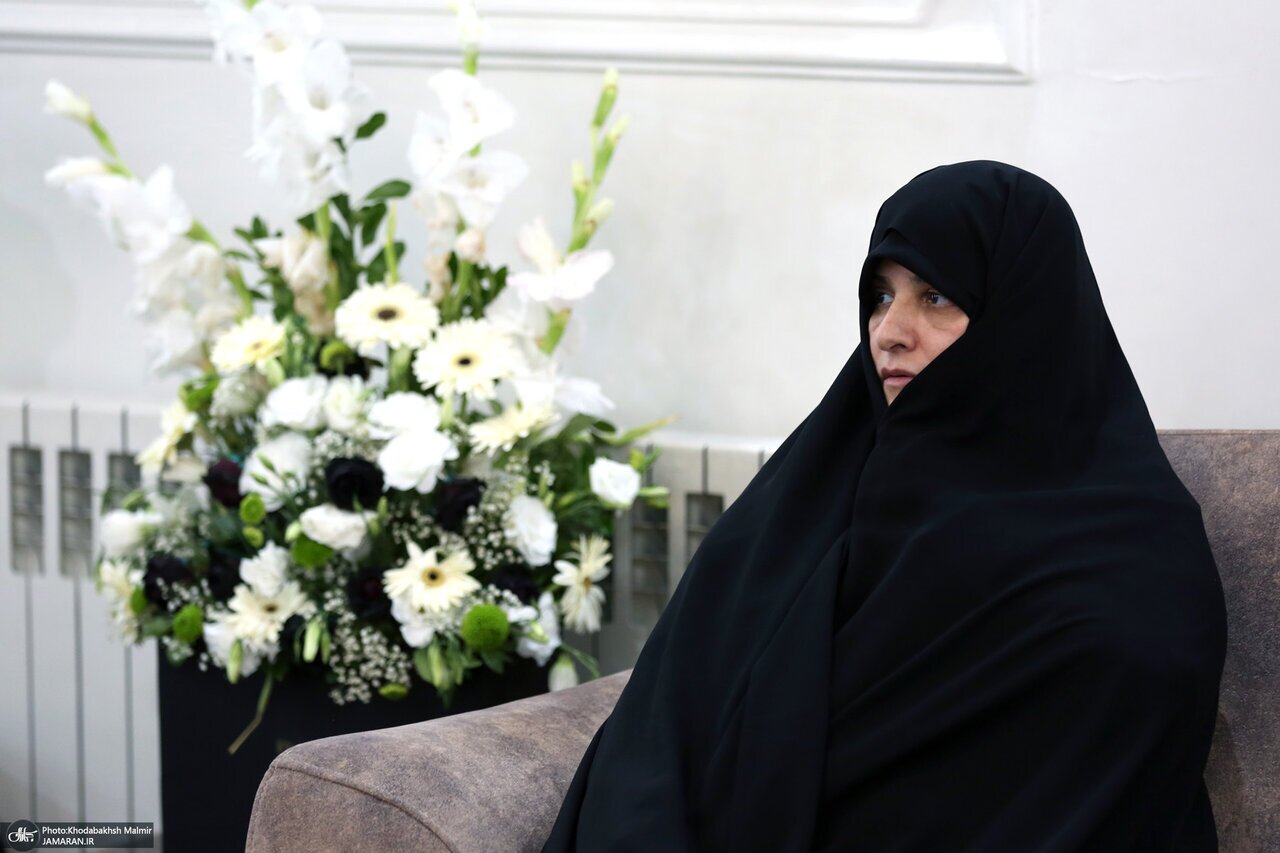 عکس جدید از جمیله علم الهدی و دخترانِ عزادارش /عروس امام هم بود عکس جدید از جمیله علم الهدی و دخترانِ عزادارش /عروس امام هم بود