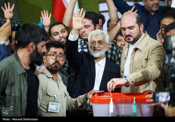 سعید جلیلی بعد از رأی دادن: منتخب مردم مورد احترام و رئیس جمهور همه کشور است/ همه باید به او کمک کنند سعید جلیلی بعد از رأی دادن: منتخب مردم مورد احترام و رئیس جمهور همه کشور است/ همه باید به او کمک کنند