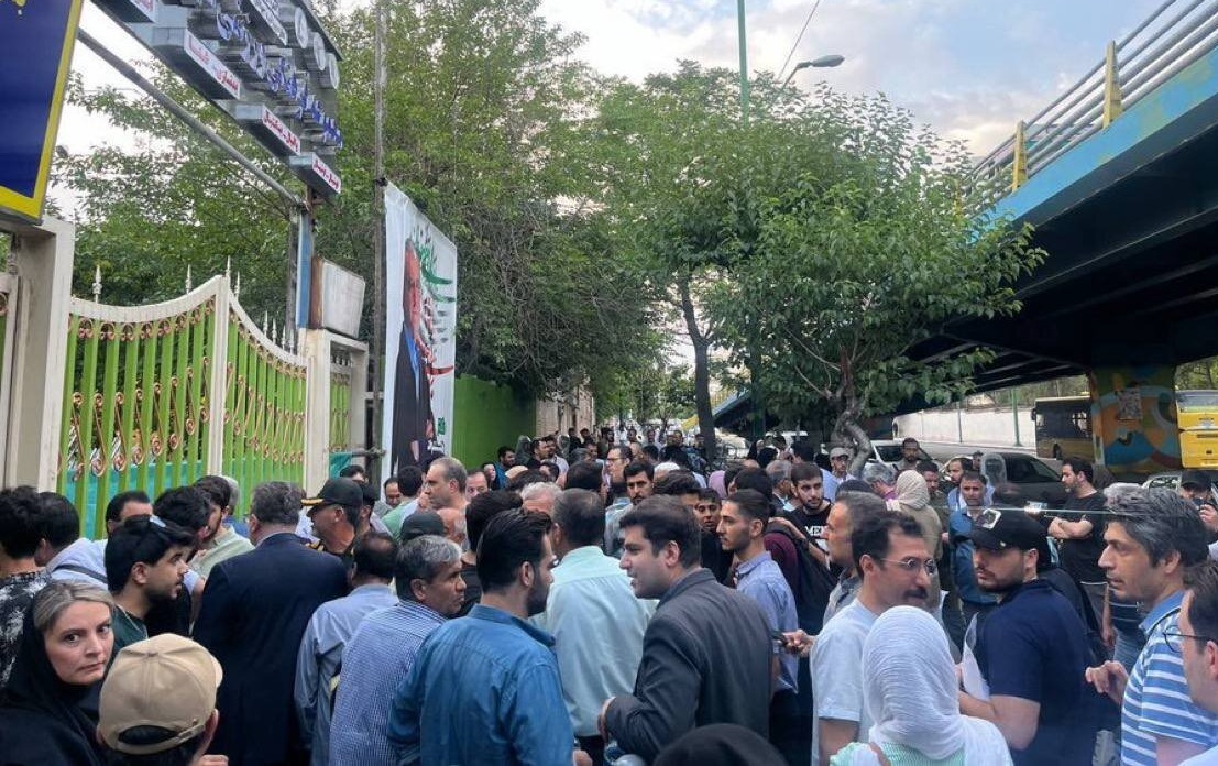 لغو مجوز اجتماع انتخاباتی حامیان پزشکیان در ورزشگاه شهید حیدرنیا تهران! لغو مجوز اجتماع انتخاباتی حامیان پزشکیان در ورزشگاه شهید حیدرنیا تهران!
