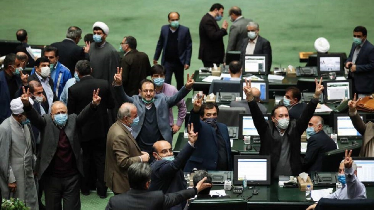 محمد مهاجری : آقای قالیباف! خوشحالید رئیس چنین مجلسی هستید؟ محمد مهاجری : آقای قالیباف! خوشحالید رئیس چنین مجلسی هستید؟