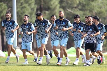 جرات ندارند استقلال را قهرمان لیگ اعلام کنند! جرات ندارند استقلال را قهرمان لیگ اعلام کنند!