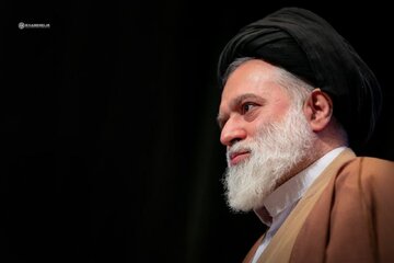 عکسی از فرزند ارشد رهبر انقلاب در کنار فرزندان آیتالله سیستانی عکسی از فرزند ارشد رهبر انقلاب در کنار فرزندان آیتالله سیستانی