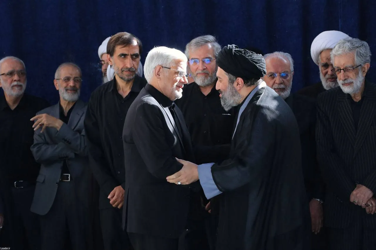 تصاویری از گفتگوی پزشکیان و آملی لاریجانی با فرزند ارشد رهبر شهید انقلاب